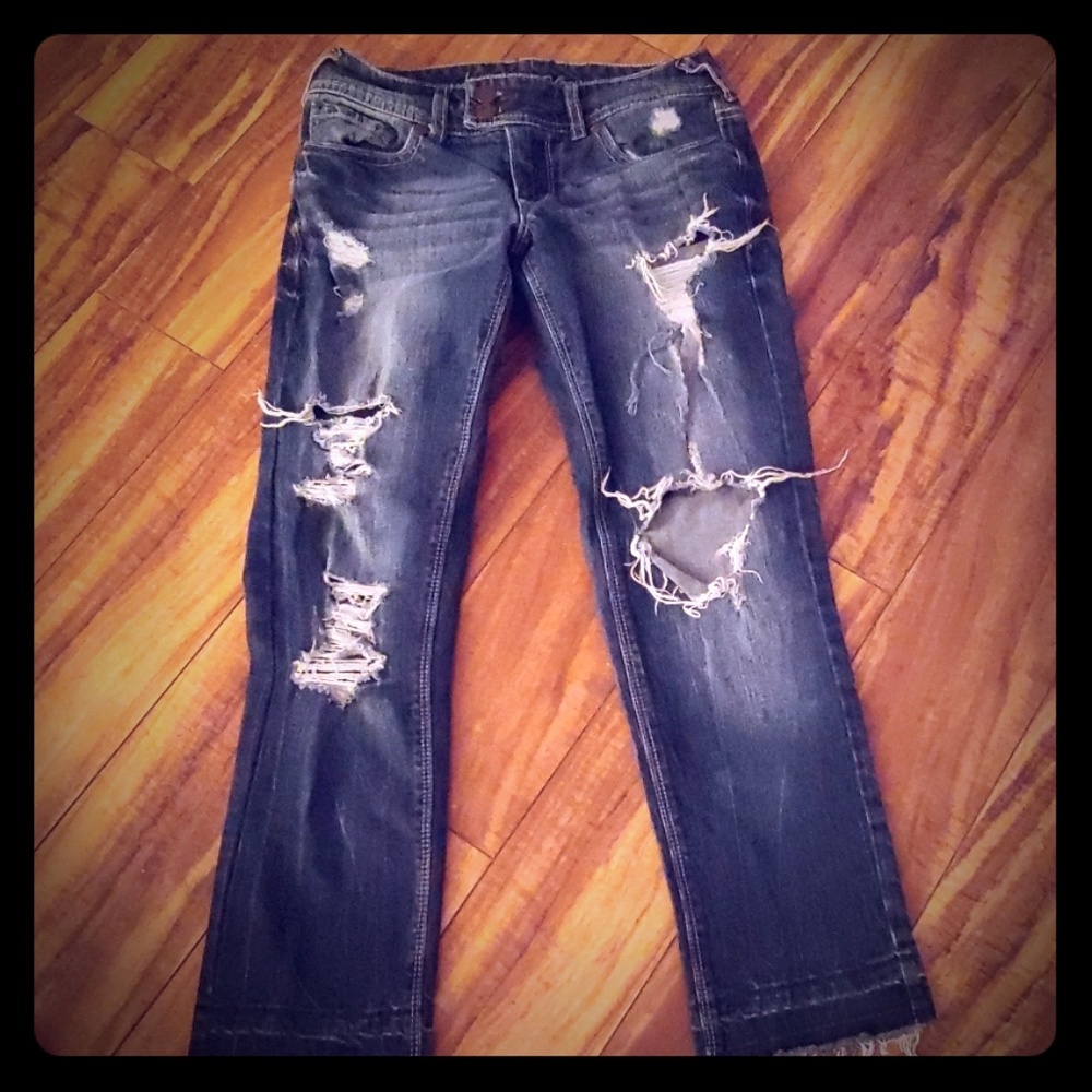 Cropped destructed jeans